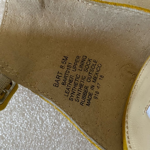 Steve Madden Bart Mustard Pointed Toe Flat Strap Sandals size 8.5 - Picture 5 of 7